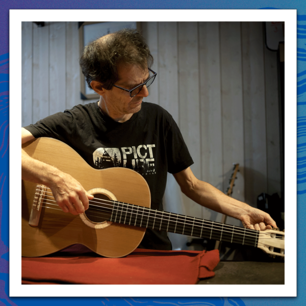 Réglage de guitare chez Guitare et Création à Bordeaux Réglage de guitare chez Guitare et Création à Bordeaux